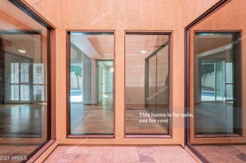 237 Denton Ln, Phoenix AZ 85014-2676 exterior