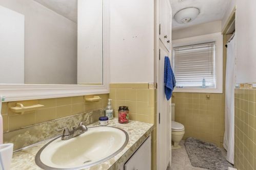 6 Amanola Ave, Worcester MA 01604 exterior