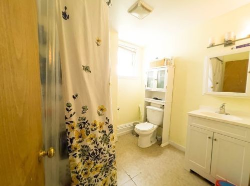 296 Hamlet St, Fall River MA 02724-3340 exterior