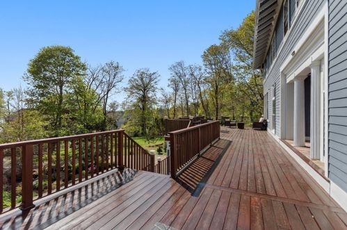 34 Summer St, Nahant MA 01908-1460 exterior