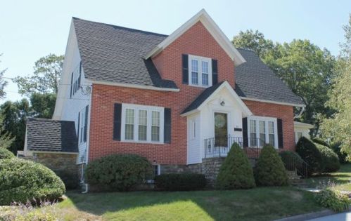 56 Glezen St, Worcester, MA 01604-1918