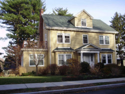 39 Shornecliffe Rd, Newton, MA 02458-2437