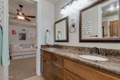 1465 Caribbean Ln, Phoenix AZ 85023-6792 exterior