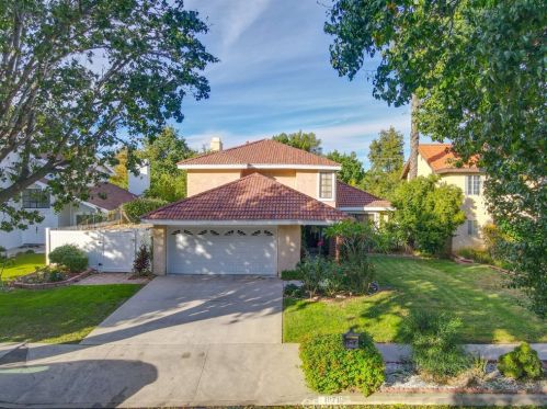 19711 Blythe St, Woodland Hills, CA 91306-2319