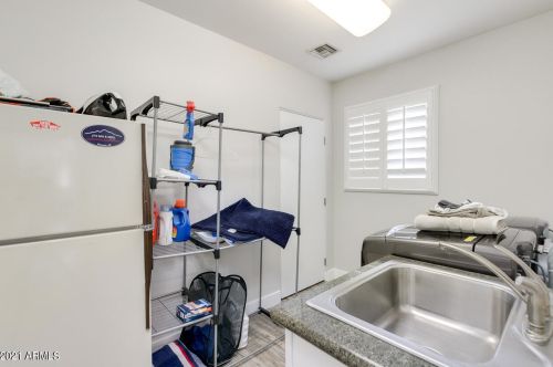 3340 Clarendon Ave, Phoenix AZ 85031-3140 exterior