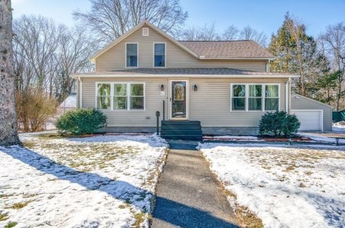 62 Hadley St, South Hadley MA  01075-1023 exterior