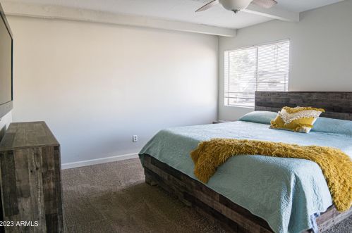 2322 Country Gables Dr, Phoenix AZ 85053-4532 exterior