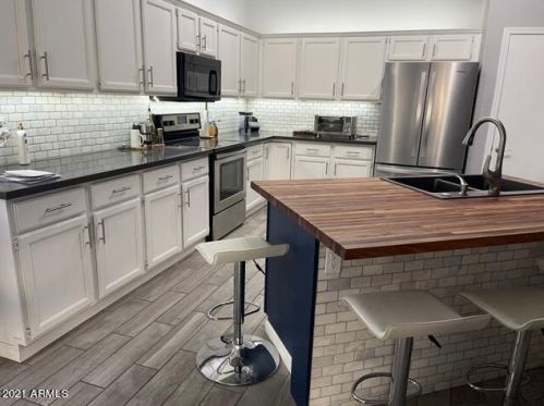 19821 3rd Ave, Phoenix, AZ 85027-4441