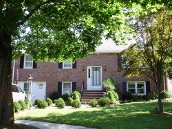 67 Mosman St, Newton, MA 02465-1303