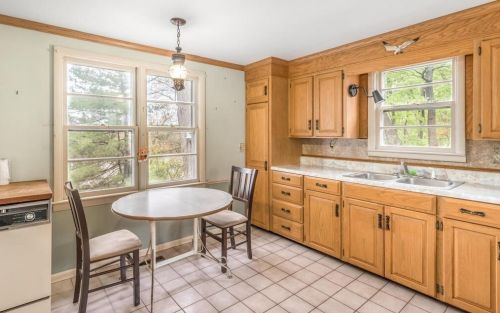 75 Dl St, Methuen MA 01844-7304 exterior