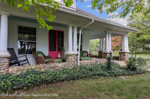 215 Silverside Ave, Little Silver NJ 07739-1713 exterior