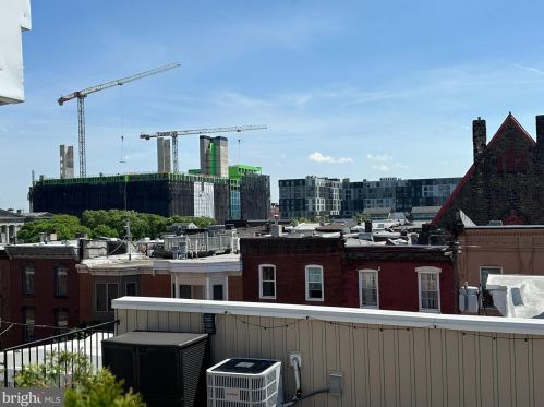 763 15th St, Philadelphia PA 19146-2225 exterior