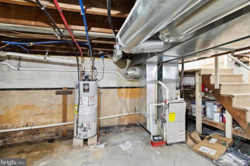 555 Greenwich Ave, West Deptford NJ  08066-1166 exterior