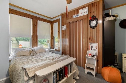 32 Warner St, Gloucester MA 01930-2841 exterior