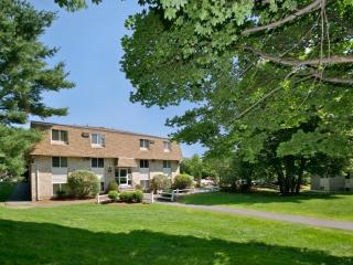 37 Woodcock Ave, Haverhill MA  01832-3875 exterior