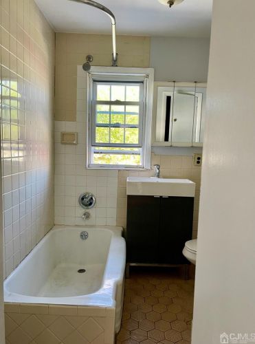 20 Lincoln Ave, Carteret NJ 07008-3115 exterior