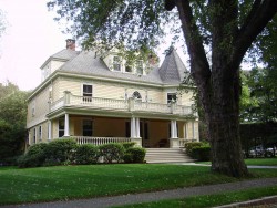 102 Lenox St, Newton, MA 02465-3014