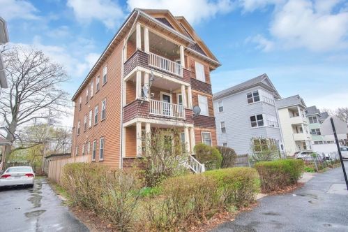 90 Lovell St, Worcester, MA 01603-2517