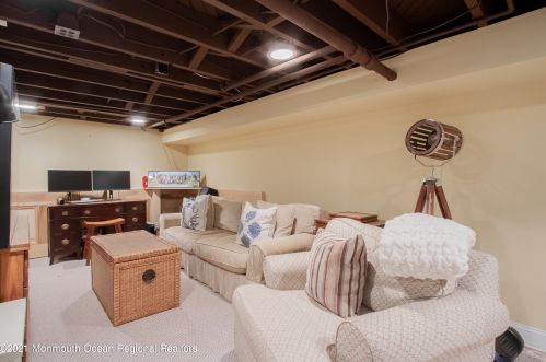 33 Sunnycrest Dr, Little Silver NJ 07739-1126 exterior