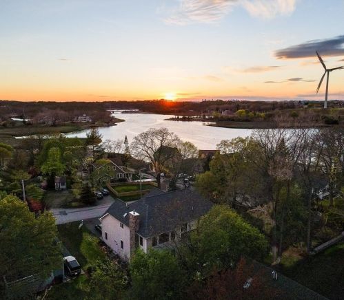 21 Clf Rd, Hingham MA 02043-1452 exterior