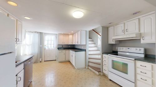 266 Pleasant St, West Bridgewater MA 02379-1509 exterior