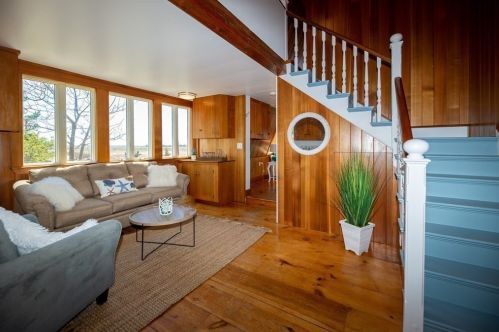 8 Blue Hill Ave, Newbury MA  01951-1303 exterior