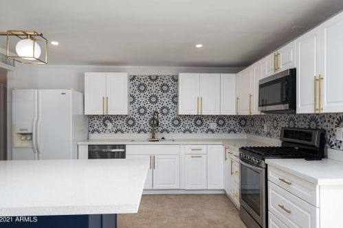 3767 Captain Dreyfus Ave, Phoenix AZ 85032-6672 exterior