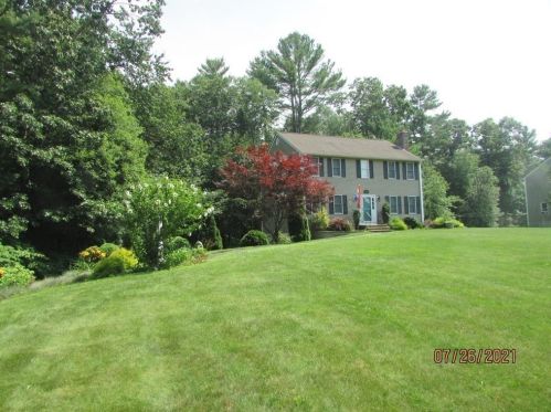 1060 Rocky Woods St, Taunton MA  02780-8200 exterior