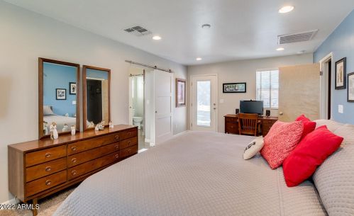 2145 Clarendon Ave, Phoenix AZ 85031-3142 exterior