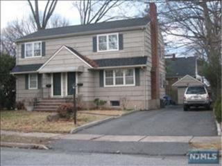 72 Queen St, Bergenfield, NJ 07621-1525