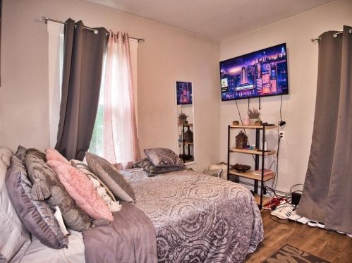 242 Austin St, New Bedford MA 02740-4523 exterior