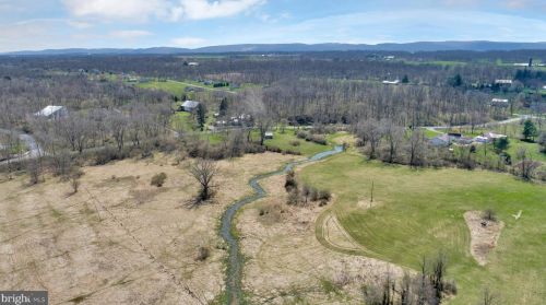 385 Springview Rd, Carlisle PA 17015-7411 exterior