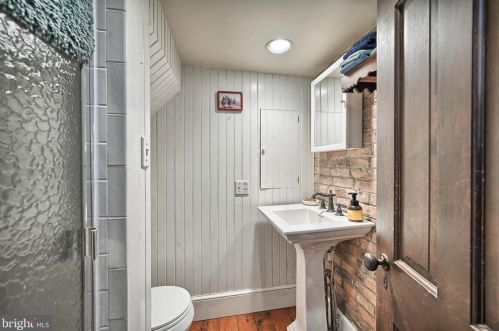 385 Springview Rd, Carlisle PA 17015-7411 exterior