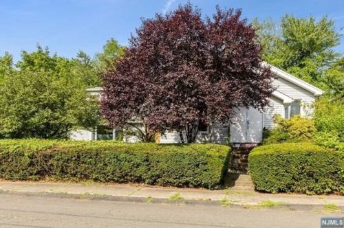 185 6th St, Cresskill NJ  07626-2046 exterior