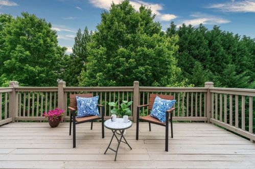 1789 Buckhead Vly Ln, Atlanta GA 30324-2795 exterior