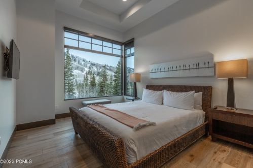 215 White Pne Cyn Rd, Park City UT 84060-6514 exterior