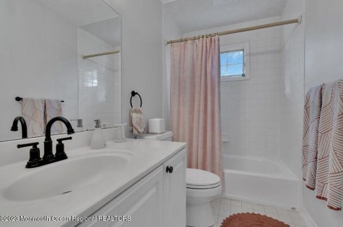 130 Rumson Pl, Little Silver NJ  07739-1044 exterior