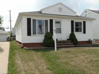 8515 Renwood Dr, Cleveland, OH 44129-3533