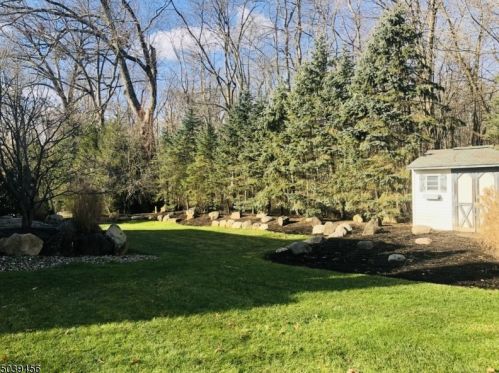 21 Mann Ave, East Hanover NJ 07936-3204 exterior