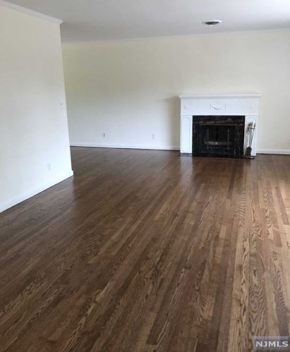 85 Phelps Ave, Cresskill NJ  07626-2421 exterior