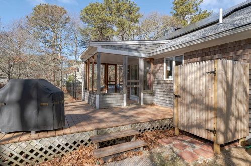 250 Candlewood Dr, Eastham MA 02642-2288 exterior