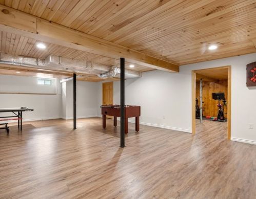 8 Clemmons St, Southborough MA  01772-1314 exterior