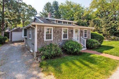 119 Downer Ave, Hingham, MA 02043-1143