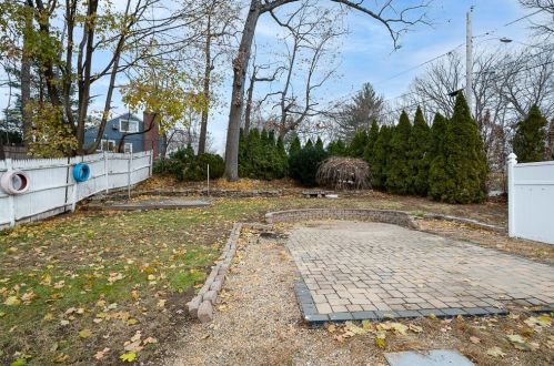 11 Fisher Rd, Worcester MA 01602-2810 exterior