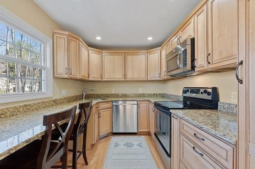 14 Meadow Ln, Worcester MA  01602-1604 exterior