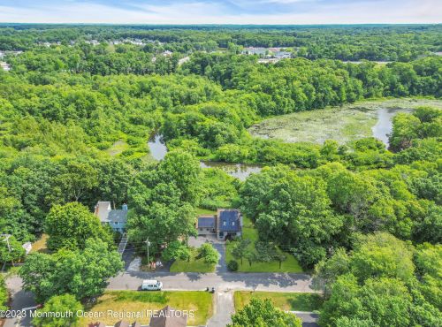 52 Lakeview Dr, Jackson Twp NJ 08527-2704 exterior