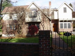 121 Cabot St, Newton, MA 02458-2532