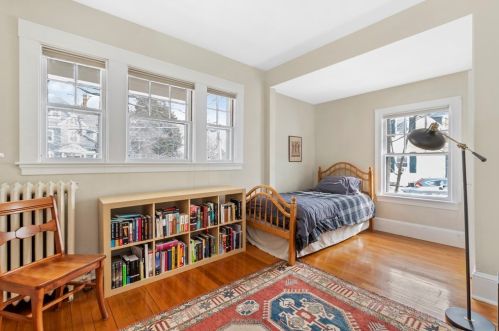 42 Maple St, Newton MA 02458-1712 exterior