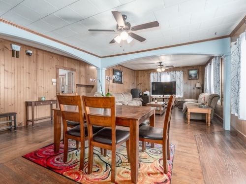 175 Middle Rd, New Bedford MA 02743-2016 exterior