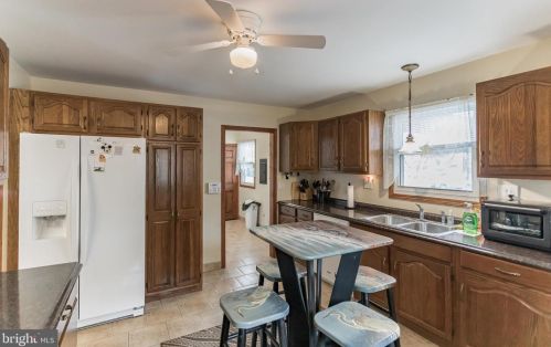 100 Holly Dr, West Deptford NJ 08096-3320 exterior